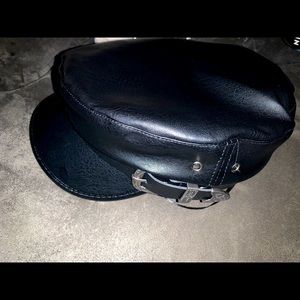 One Size :Woman’s black faux leather hat